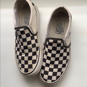 Checkered Vans (slip on)